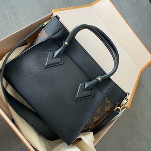 Hardly used by authentic Louis Vuitton purse, receipt on hand. Great condition!!